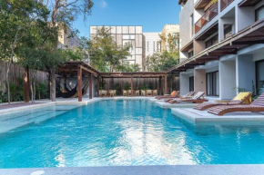 Eclectic Lockoff Suite w Stunning Pool, AC, Wifi